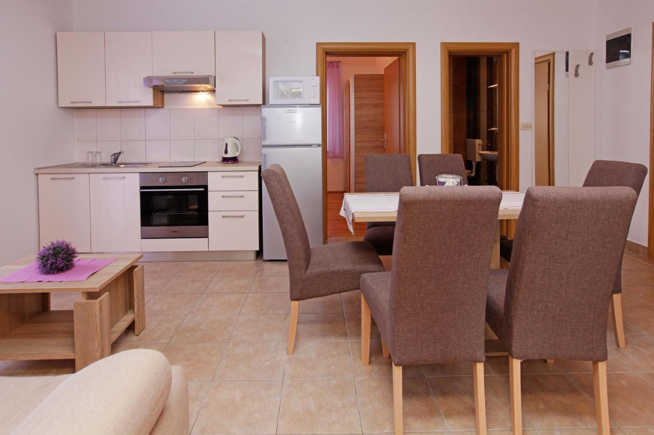 Apartments Mistral Bol Esterno foto