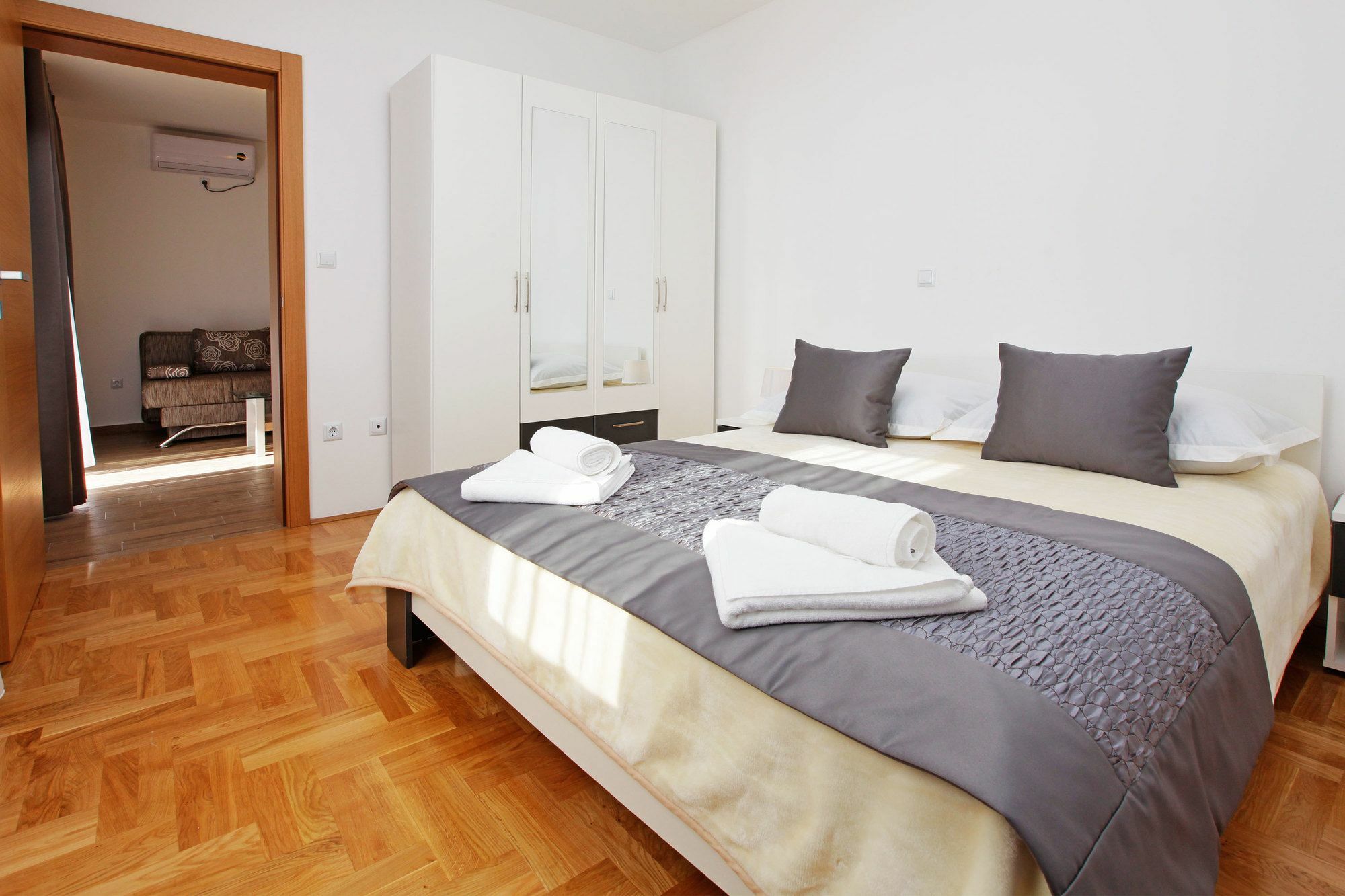 Apartments Mistral Bol Esterno foto