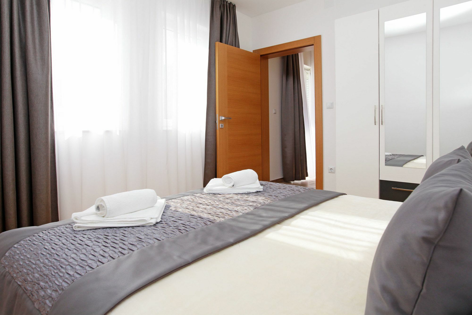 Apartments Mistral Bol Esterno foto