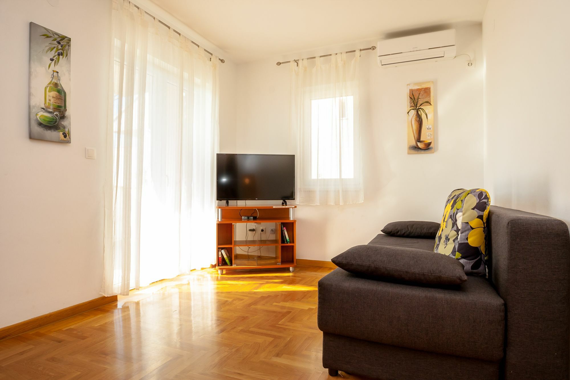 Apartments Mistral Bol Esterno foto